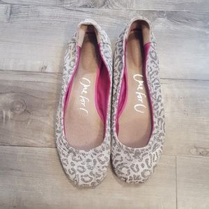 Toms snow leopard ballet flats size 9